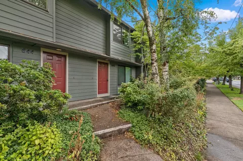 642 E Main St, Ashland, OR 97520