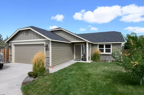 2645 NE 3rd St, Redmond, OR 97756