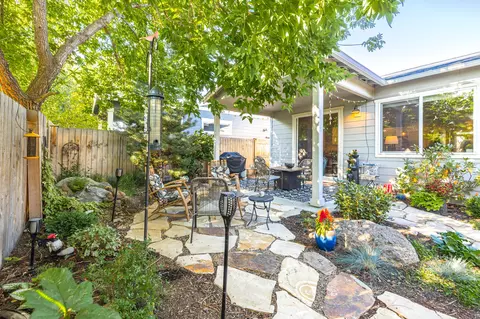 1258 NE Hoover Loop, Bend, OR 97701 photo 5
