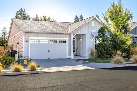 1258 NE Hoover Loop, Bend, OR 97701
