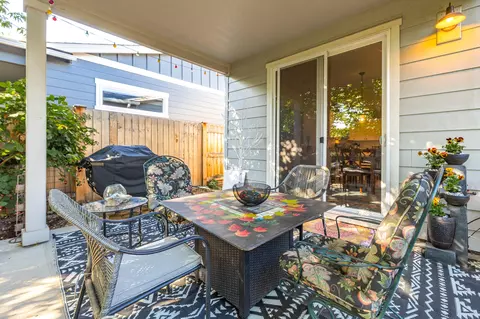 1258 NE Hoover Loop, Bend, OR 97701 photo 26