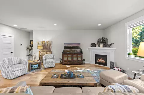 1258 NE Hoover Loop, Bend, OR 97701 photo 39