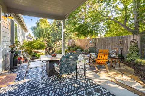 1258 NE Hoover Loop, Bend, OR 97701 photo 30
