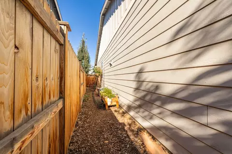 1258 NE Hoover Loop, Bend, OR 97701 photo 34