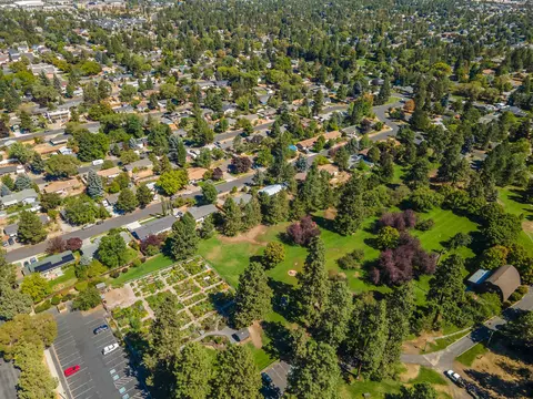 1258 NE Hoover Loop, Bend, OR 97701 photo 55