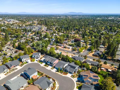 1258 NE Hoover Loop, Bend, OR 97701 photo 51