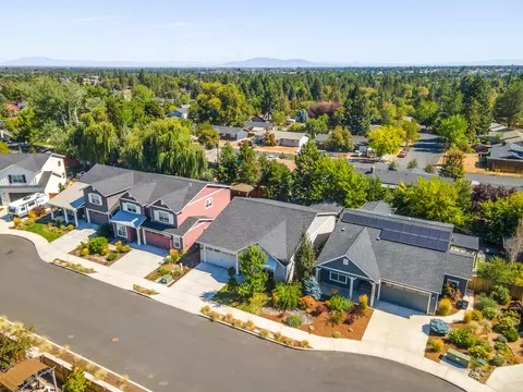 1258 NE Hoover Loop, Bend, OR 97701 photo 47