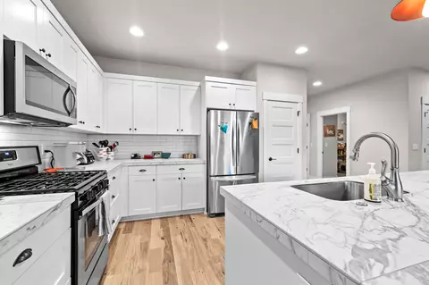 1258 NE Hoover Loop, Bend, OR 97701 photo 14