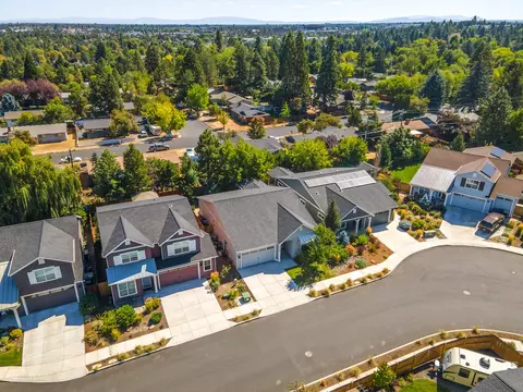 1258 NE Hoover Loop, Bend, OR 97701 photo 48