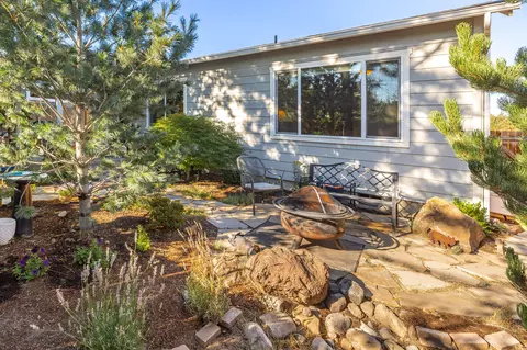 1258 NE Hoover Loop, Bend, OR 97701 photo 32
