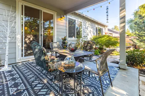 1258 NE Hoover Loop, Bend, OR 97701 photo 27