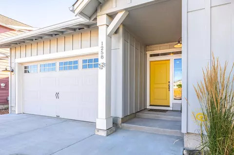 1258 NE Hoover Loop, Bend, OR 97701 photo 35