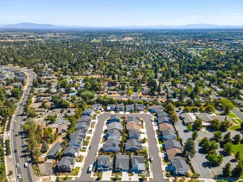 1258 NE Hoover Loop, Bend, OR 97701 photo 52