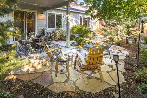 1258 NE Hoover Loop, Bend, OR 97701 photo 2
