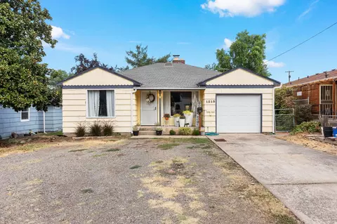 1215 E Main St, Medford, OR 97504