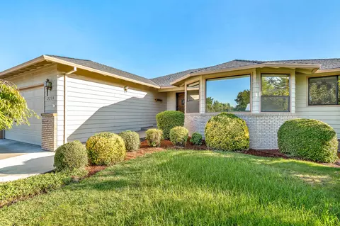 2233 Westfall Cir, Medford, OR 97504