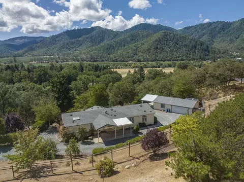 3848 N River Rd, Gold Hill, OR 97525