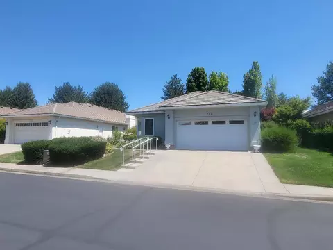725 Cherrywood Dr, Medford, OR 97504