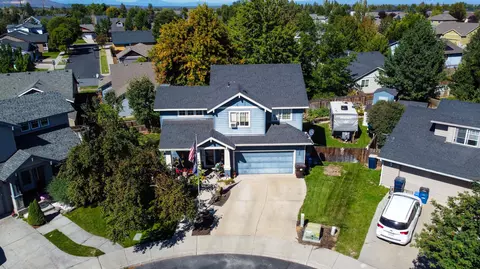 2425 NW Antler Ct, Redmond, OR 97756