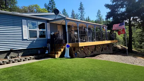 424 Ann Roy Dr, Grants Pass, OR 97527