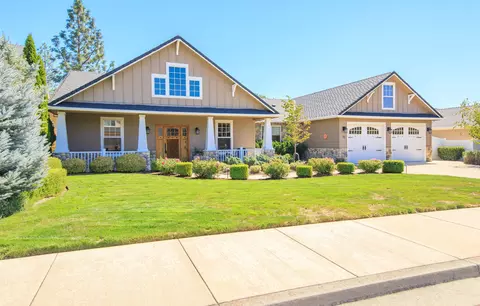 82 Pebble Creek Dr, Eagle Point, OR 97524