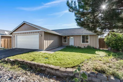 671 SE White Pine Way, Madras, OR 97741