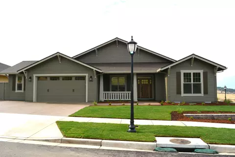 4206 Connection Ln, Medford, OR 97504