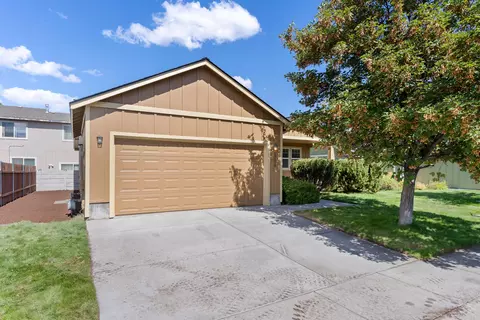 20068 Mount Hope Ln, Bend, OR 97702