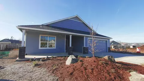22 Birdie Dr, Eagle Point, OR 97524 photo 3