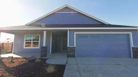 22 Birdie Dr, Eagle Point, OR 97524 photo 2