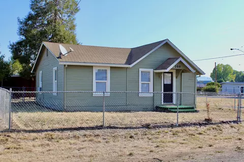 208 Napa St, Eagle Point, OR 97524