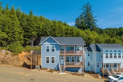 760 NE Lillian Ln, Depoe Bay, OR 97341