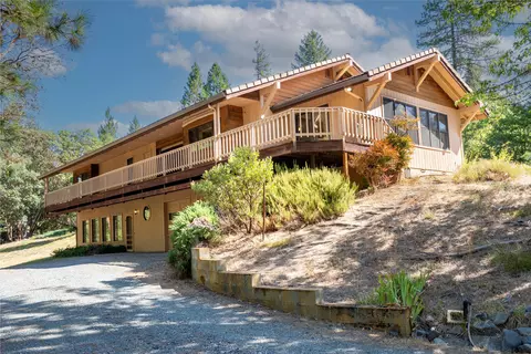 841 Peco Rd, Grants Pass, OR 97526