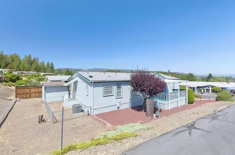 3955 S Stage Rd #94, Medford, OR 97501