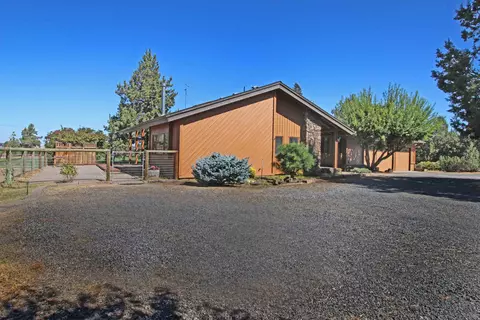 64960 Glacier View Dr, Bend, OR 97703 photo 3