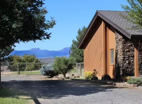 64960 Glacier View Dr, Bend, OR 97703