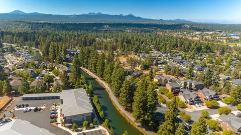 Undisclosed, Bend, OR 97702 photo 2