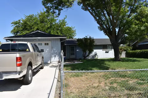 608 Laurel St, Eagle Point, OR 97524
