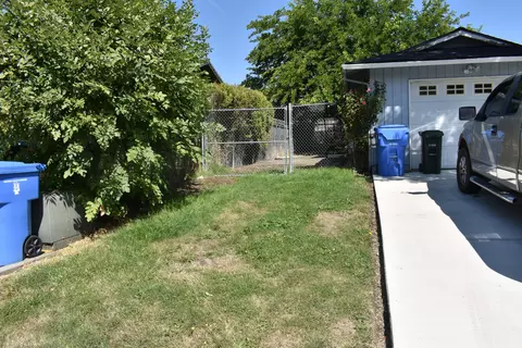 608 Laurel St, Eagle Point, OR 97524 photo 3