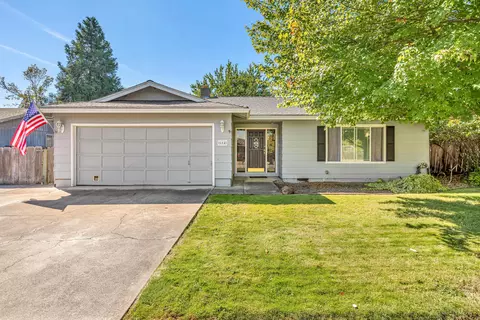 664 Hemlock Ave, Central Point, OR 97502