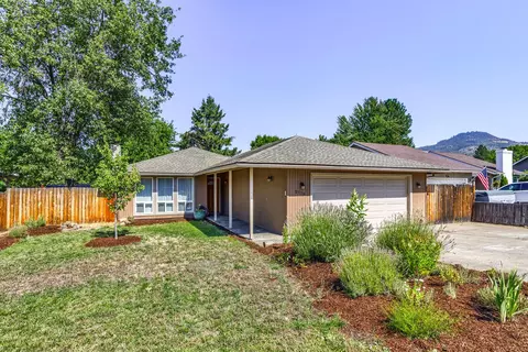 2779 Rosewood St, Medford, OR 97504