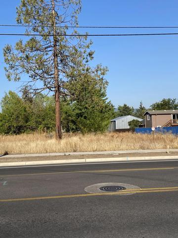 318 Lozier Ln, Medford, OR 97501