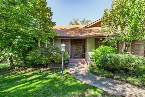 1316 SE Rogue Dr, Grants Pass, OR 97526