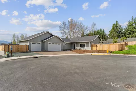 112 NW Crest Dr, Grants Pass, OR 97526