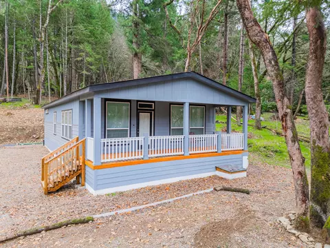 7743 Rogue River Hwy, Rogue River, OR 97537