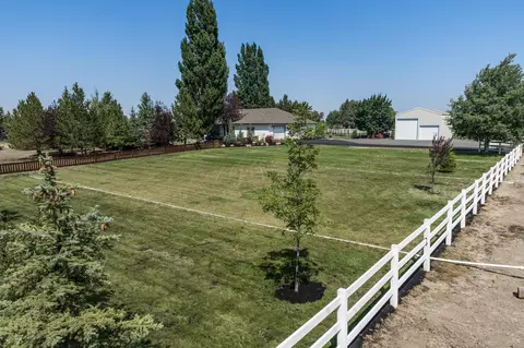 21320 View Ln, Bend, OR 97701 photo 3