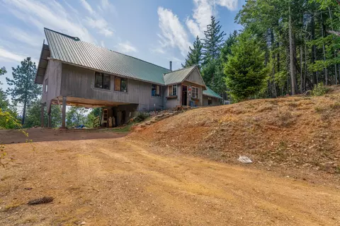 4772 Hog Creek Rd, Merlin, OR 97532
