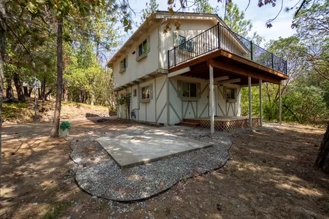 1277 N Fifth Ave, Gold Hill, OR 97525
