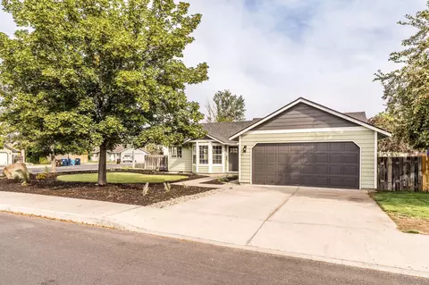 2827 SW Reindeer Ave, Redmond, OR 97756