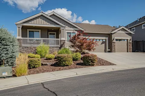 130 Sorrento Ln, Medford, OR 97504